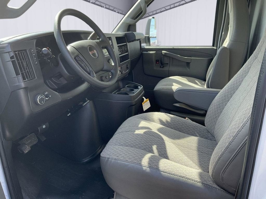 2025 GMC Savana Cutaway 3500 1WT