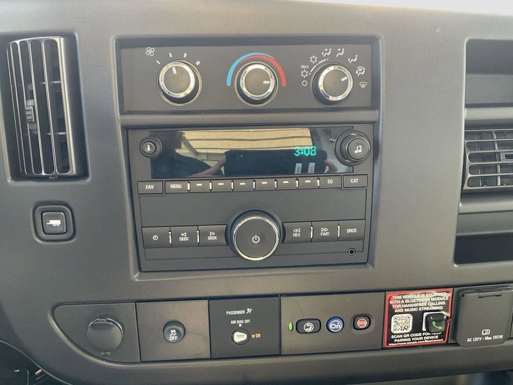 2025 GMC Savana Cutaway 3500 1WT