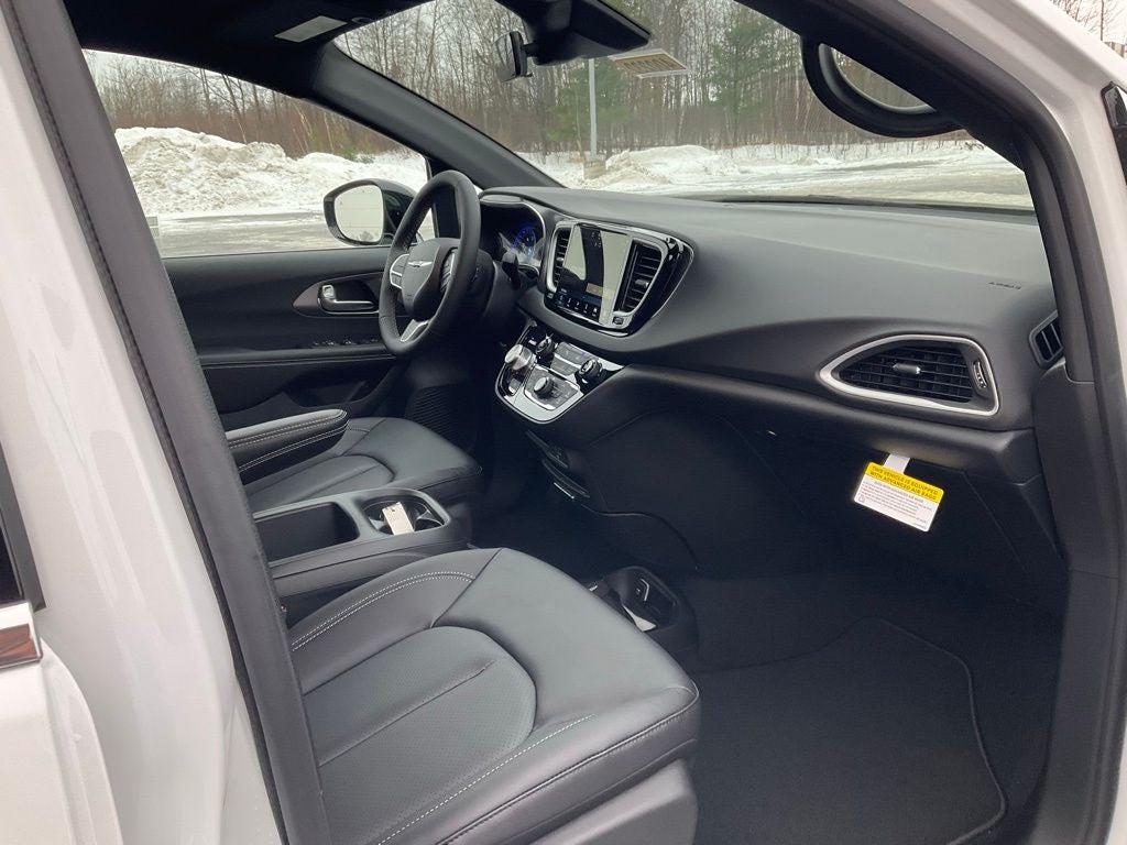 2026 Chrysler Voyager VOYAGER LX