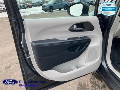 2021 Chrysler Voyager LXI