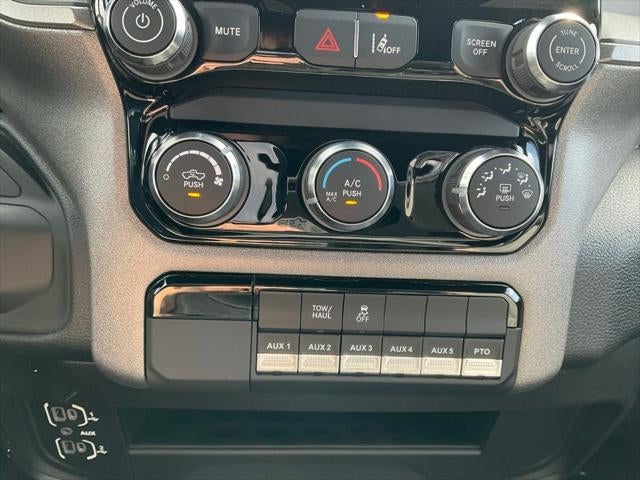 2025 RAM Ram 3500 Chassis Cab RAM 3500 TRADESMAN CREW CAB CHASSIS 4X4 60' CA