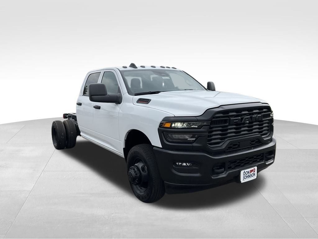 2025 RAM Ram 3500 Chassis Cab RAM 3500 TRADESMAN CREW CAB CHASSIS 4X4 60' CA
