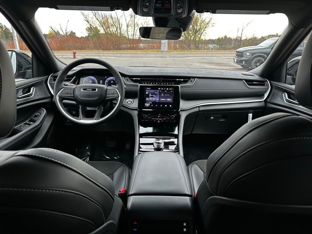 2025 Jeep Grand Cherokee GRAND CHEROKEE L ALTITUDE 4X4