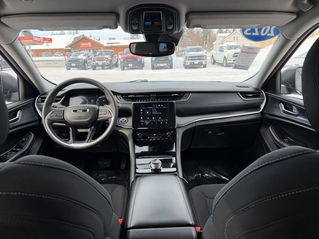 2023 Jeep Grand Cherokee L Laredo 4x4