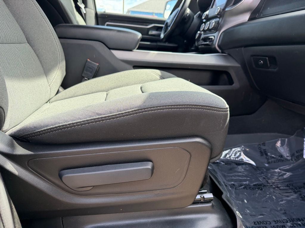 2022 RAM 1500 Big Horn Crew Cab 4x4 6'4' Box