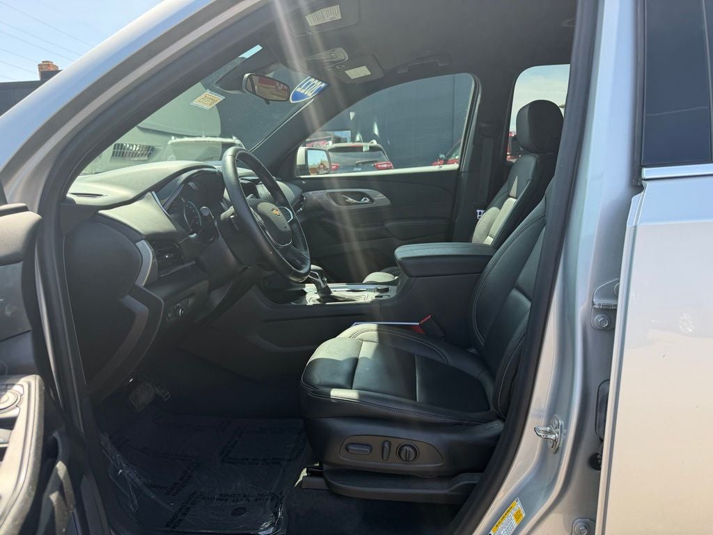 2022 Chevrolet Traverse AWD LT Leather