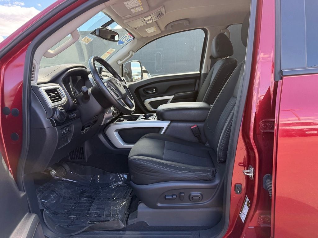 2017 Nissan TITAN SV
