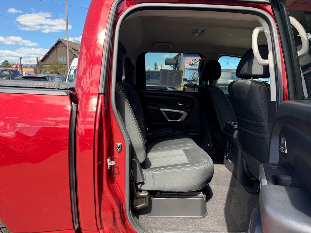 2017 Nissan TITAN SV