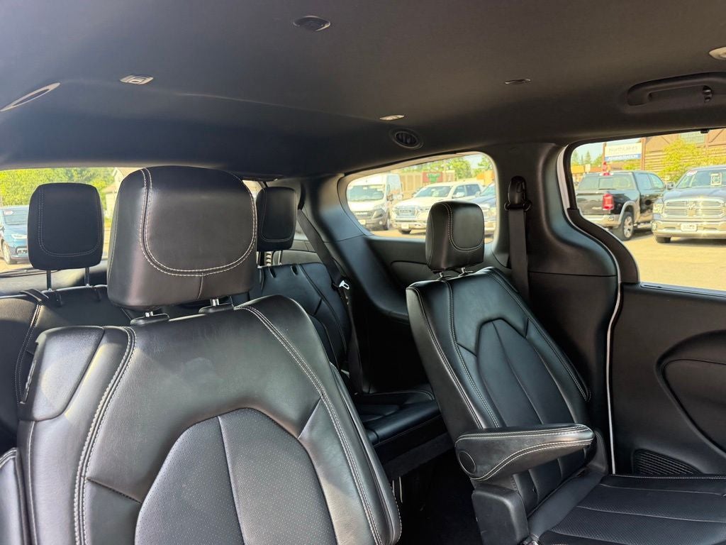 2025 Chrysler Pacifica Select
