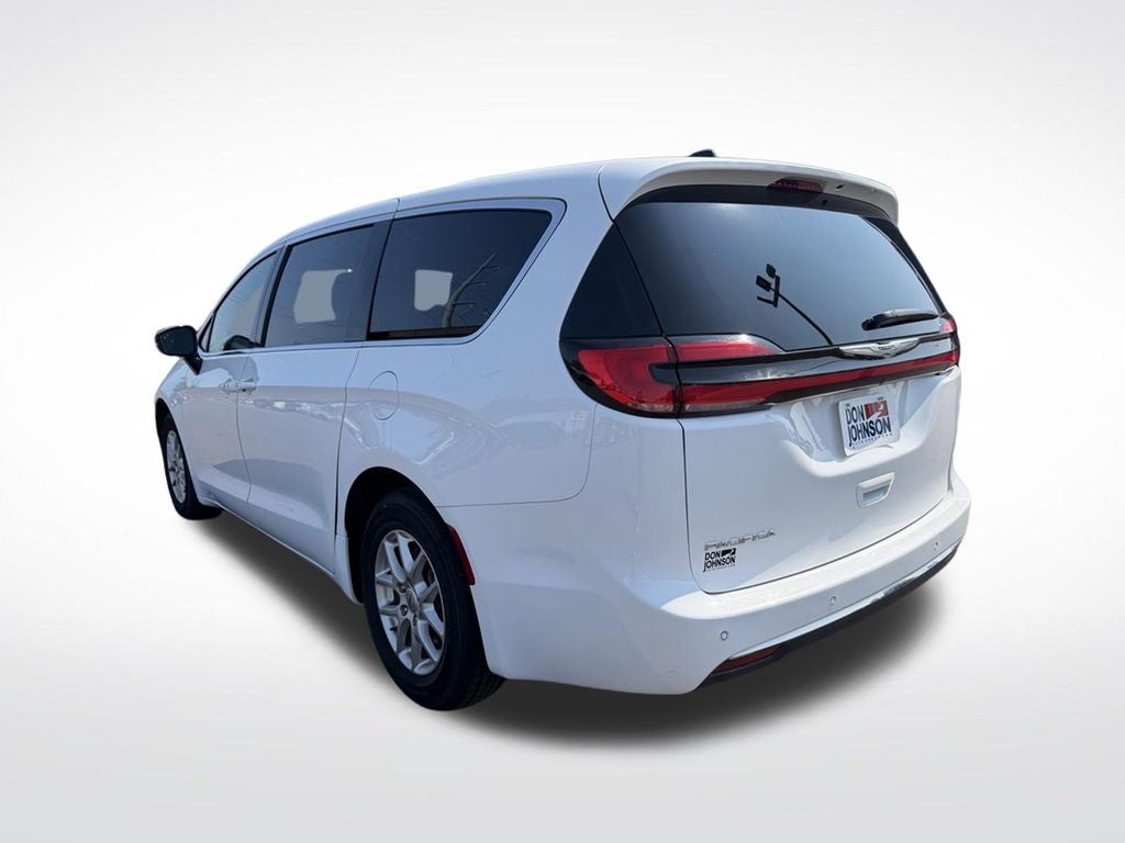 2025 Chrysler Pacifica Select