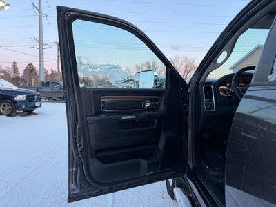 2018 RAM 2500 Laramie Crew Cab 4x4 6'4' Box