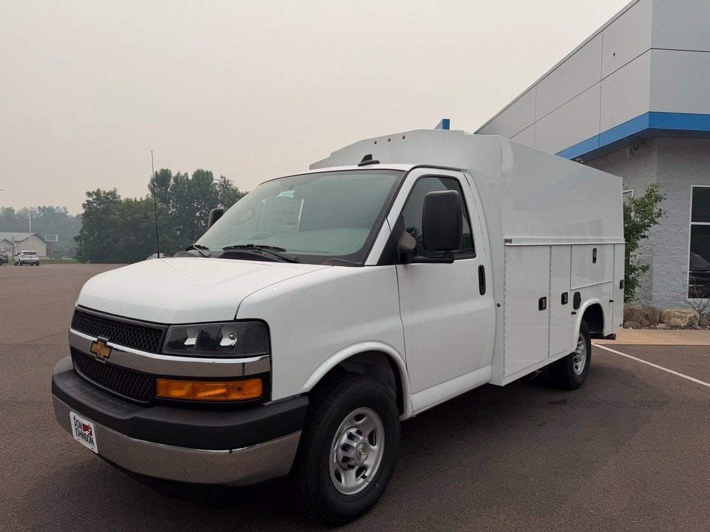 2026 Chevrolet Express Cutaway 3500 1WT