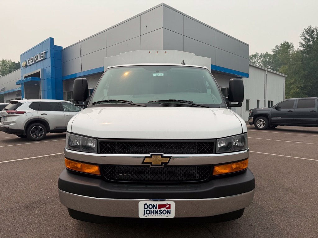 2026 Chevrolet Express Cutaway 3500 1WT