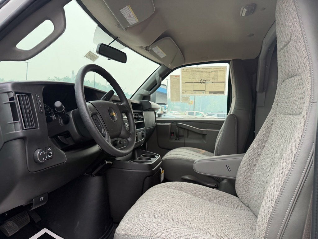 2026 Chevrolet Express Cutaway 3500 1WT
