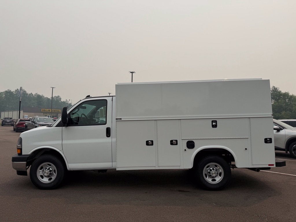 2026 Chevrolet Express Cutaway 3500 1WT