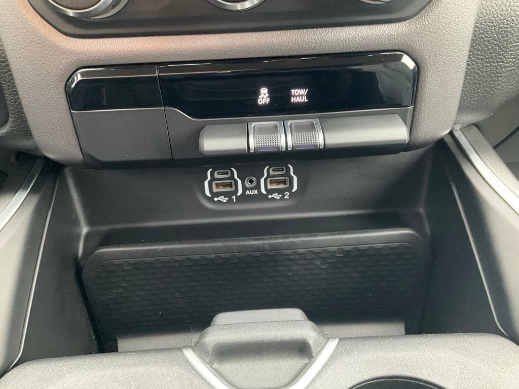 2020 RAM 1500 Big Horn Quad Cab 4x4 6'4" Box